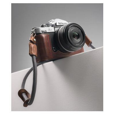 Nikon Zf Aparat Foto Mirrorless FullFrame 24MP Video 4K Argintiu Bundle Toc Piele