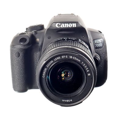 Canon 700D + Canon 18-55mm f3.5-5.6 SH-1033101