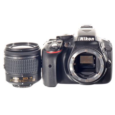 Nikon D5300 + Nikon 18-55mm f3.5-5.6 SH-1033108