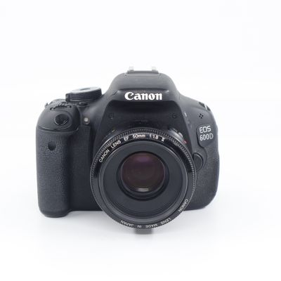 Canon 600D + 50mm F1.8 II SH-1035026