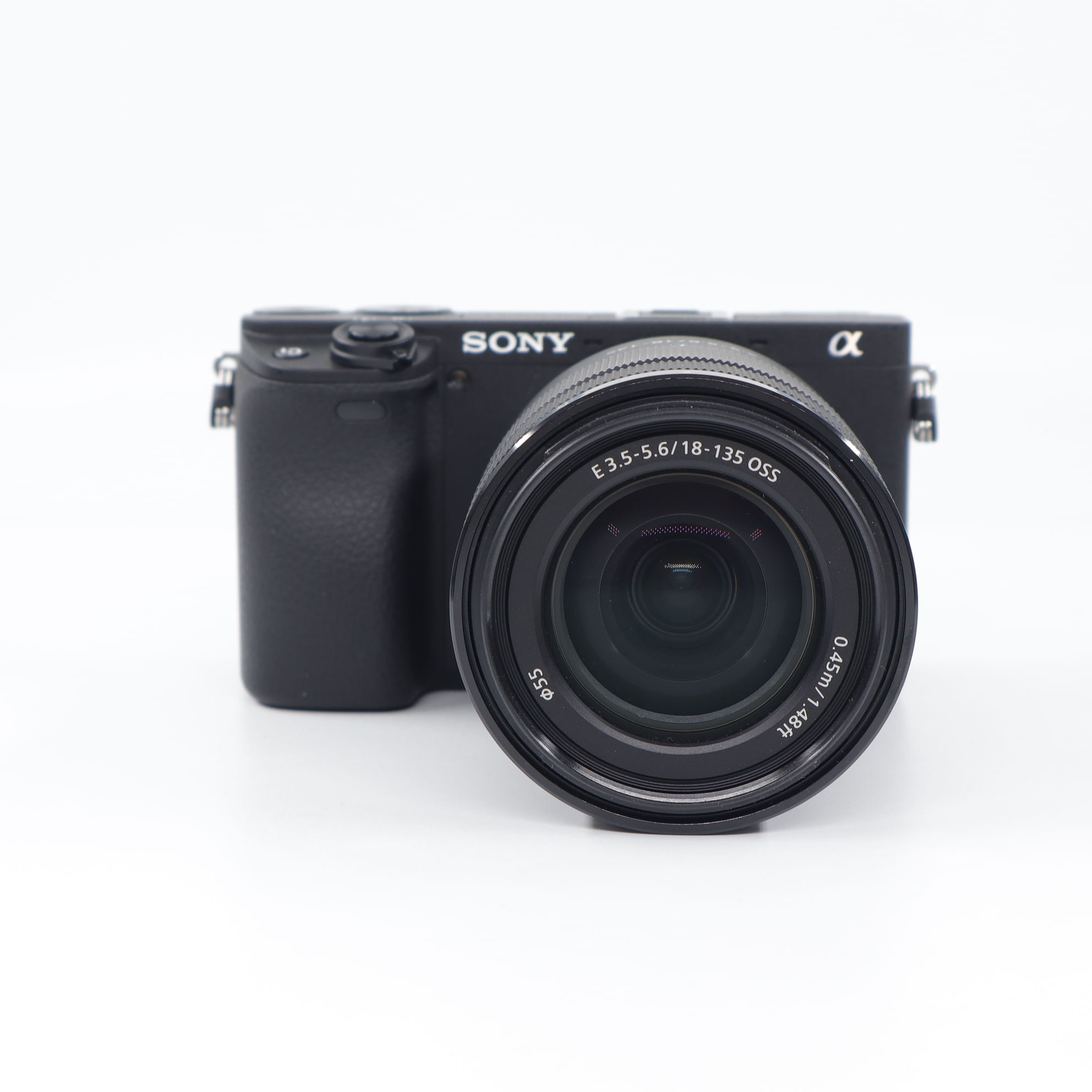 Sony a6400 + Sony 18-135mm F3.5-5.6 SH-1036316