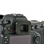 think-tank-ep-n-ocular-pentru-folosirea-dslr-ului-nikon-d7000-cu-husele-de-ploaie-hydrophobia-19341