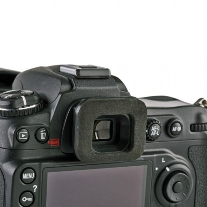 think-tank-ep-n-ocular-pentru-folosirea-dslr-ului-nikon-d7000-cu-husele-de-ploaie-hydrophobia-19341
