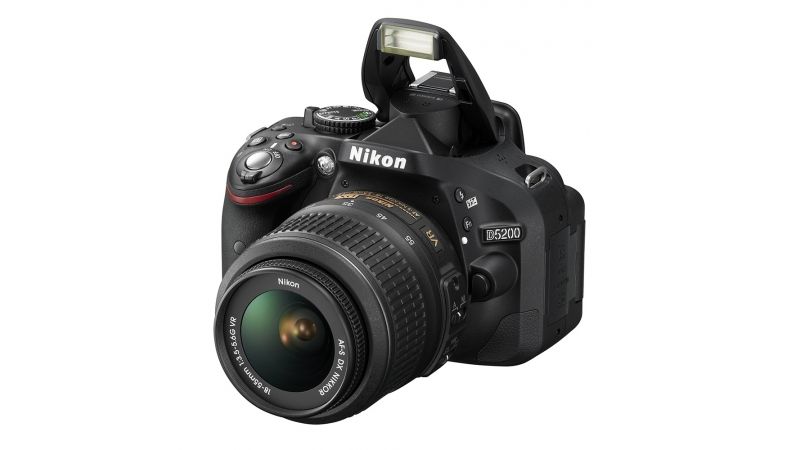 Nikon D5200 negru + AF-S DX 18-55mm f/3.5-5.6 G VR - F64.ro