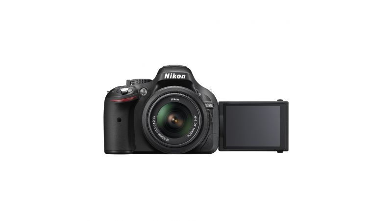 Nikon D5200 negru + AF-S DX 18-55mm f/3.5-5.6 G VR - F64.ro