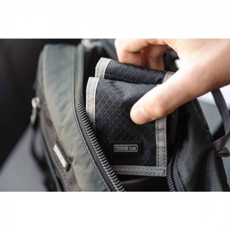 think-tank-pro-dslr-battery-holder-2-toc-pentru-acumulatori-foto-26904-3