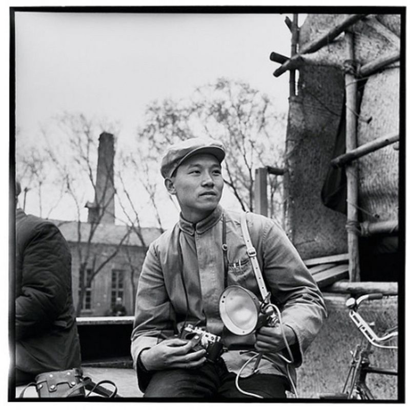 red-color-news-soldier-li-zhensheng-28401-3
