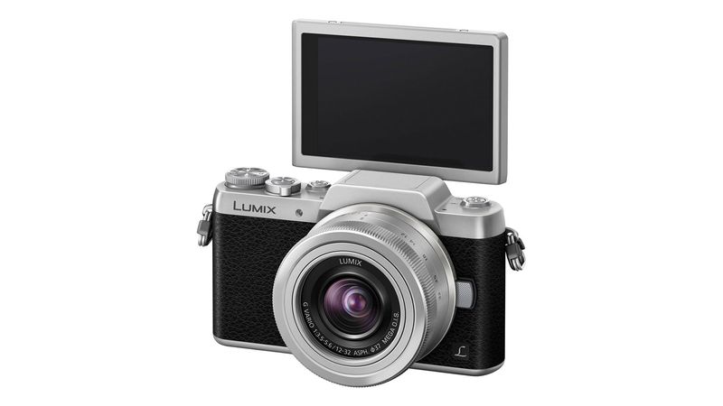 Panasonic Lumix DMC-GF7 kit 12-32mm f/3.5-5.6 argintiu - F64.ro