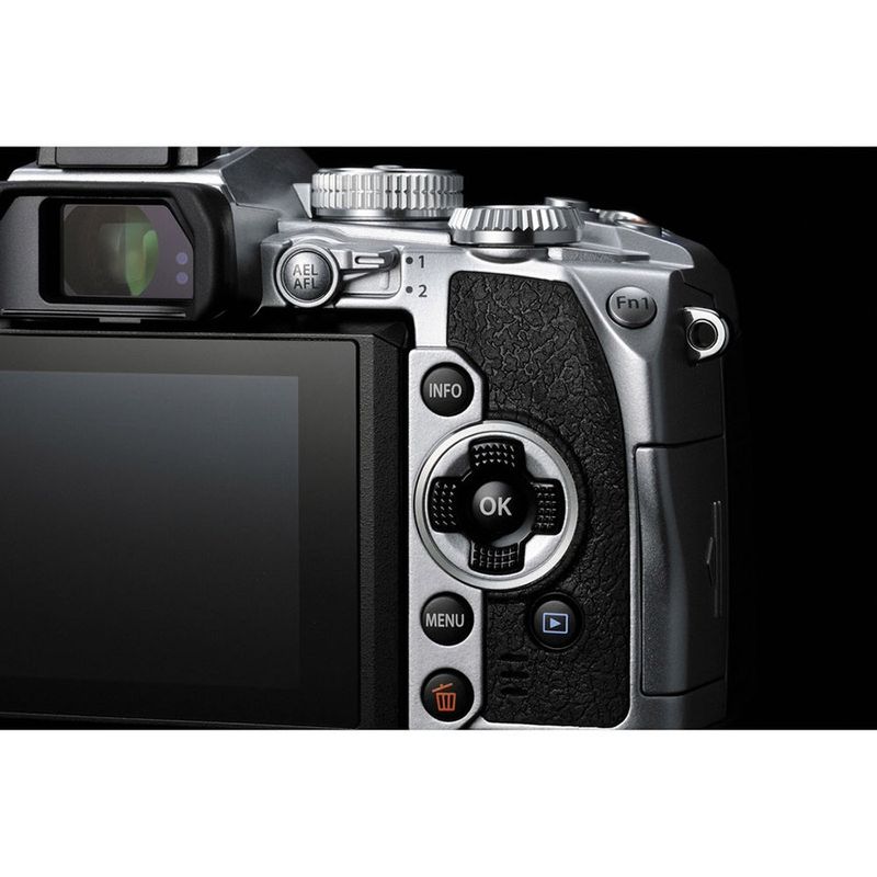 olympus-om-d-e-m1-body-argintiu-40036-7