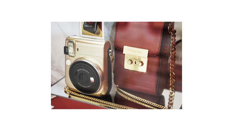 Fujifilm INSTAX Mini 70 by Michael Kors - F64.ro