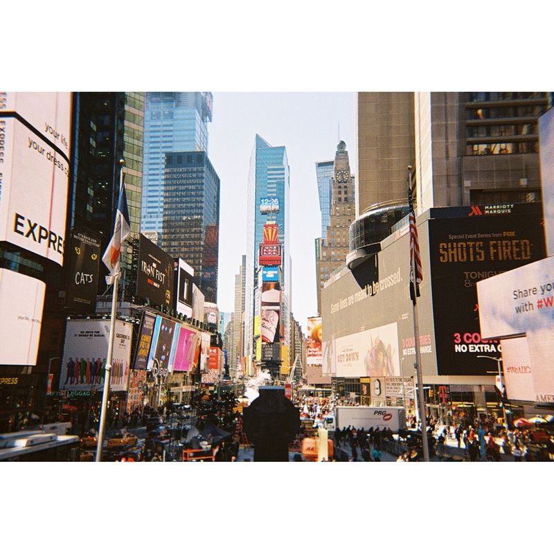 lomography-simple-use-camera--400-36-color-66430-3-882
