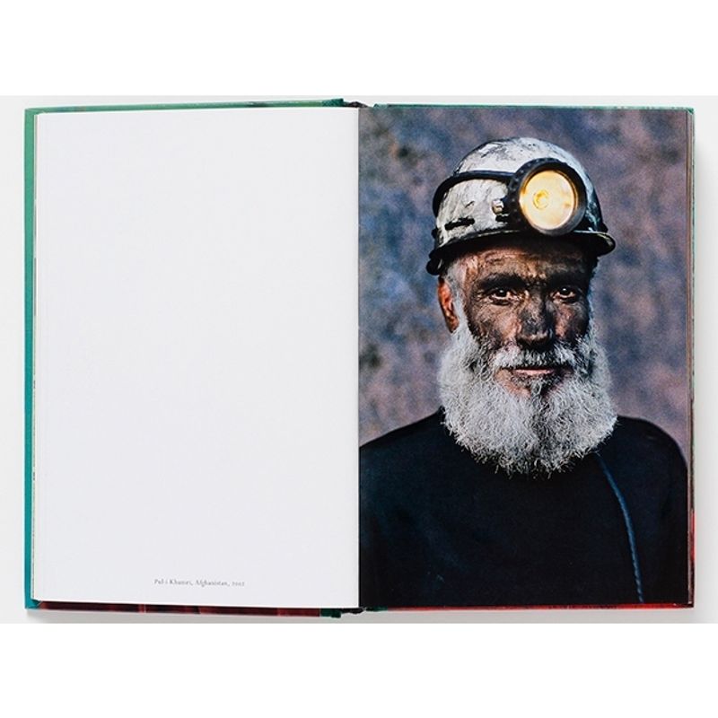 steve-mccurry--portraits--2nd-edition-51021-2-320
