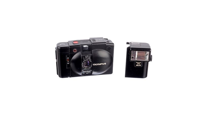 Olympus XA 2 Film Camera + Blit A11 - SH6869-2 - F64.ro