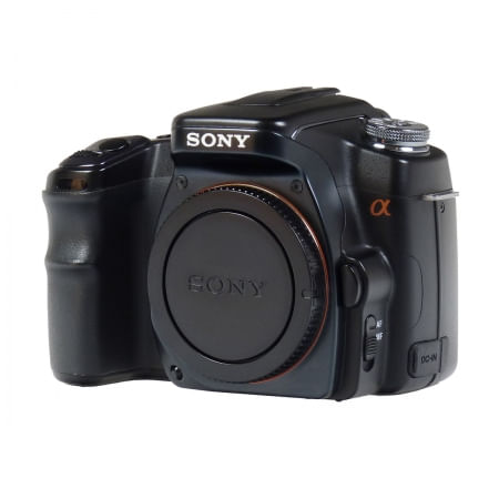 SONY α100 Sony Alpha DSLR-A100 - Classic digital - Christopher J Osborne
