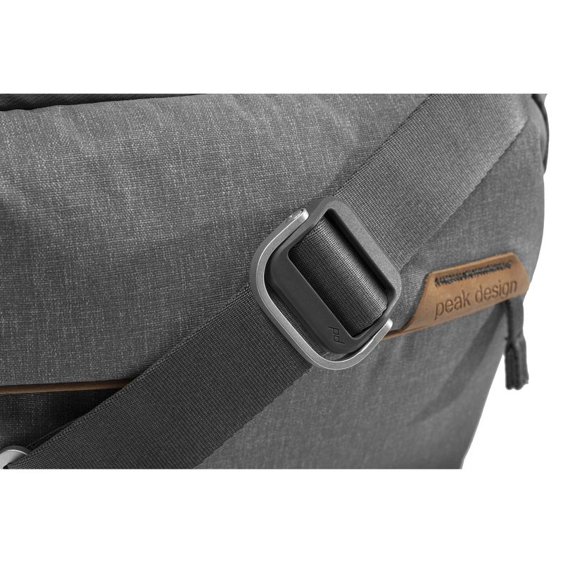 Peak-Design-Everyday-Sling-v2-Geanta-Foto-6L-Gri.6