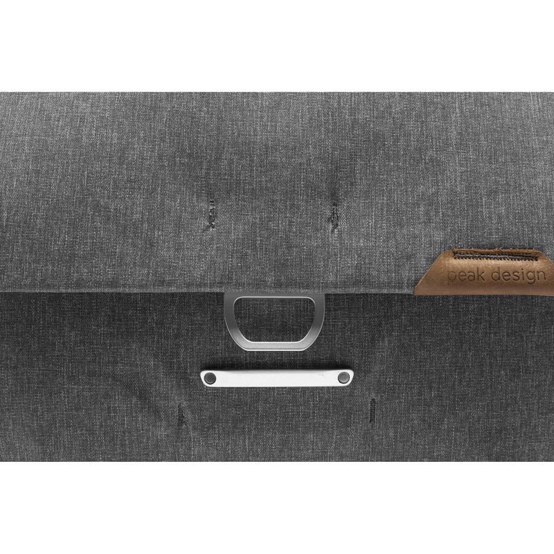 Peak-Design-The-Everyday-Messenger-13-V2-Geanta-Foto-Ash