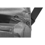 Peak-Design-The-Everyday-Messenger-13-V2-Geanta-Foto-Ash.6