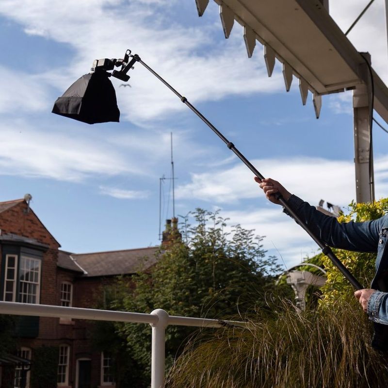 lighting-clamps-and-arms-manfrotto-cold-shoe-spring-clamp-175f-2-in-action-16