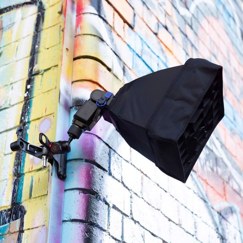 lighting-clamps-and-arms-manfrotto-cold-shoe-spring-clamp-175f-2-in-action-11