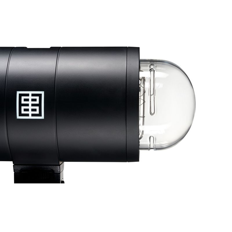 20932-1-Elinchrom-ONE-closeUp-unconcealed-flashtube