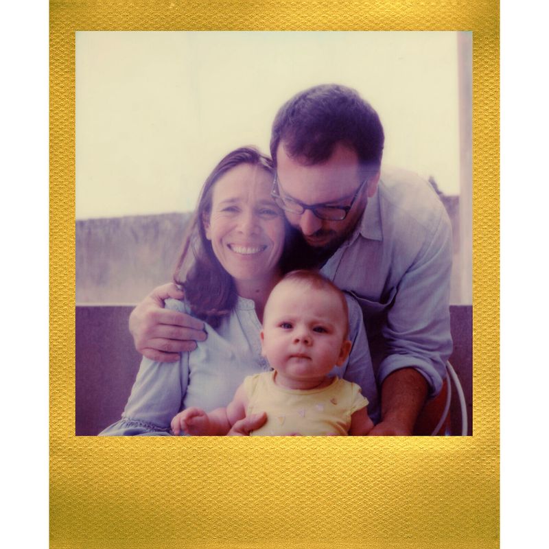 Polaroid-Holiday-Now-Aparat-Foto-Instant-Black---Golden-Moments-Film.4