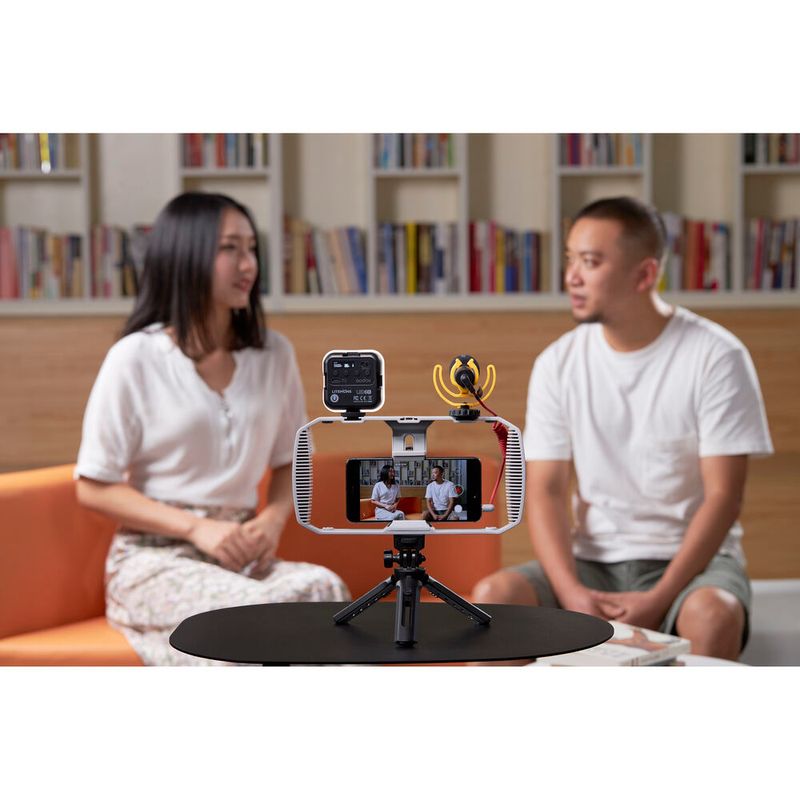 Godox-Vlogging-Kit-cu-Lumina-LED-LED6R--USB-Type-C-.16