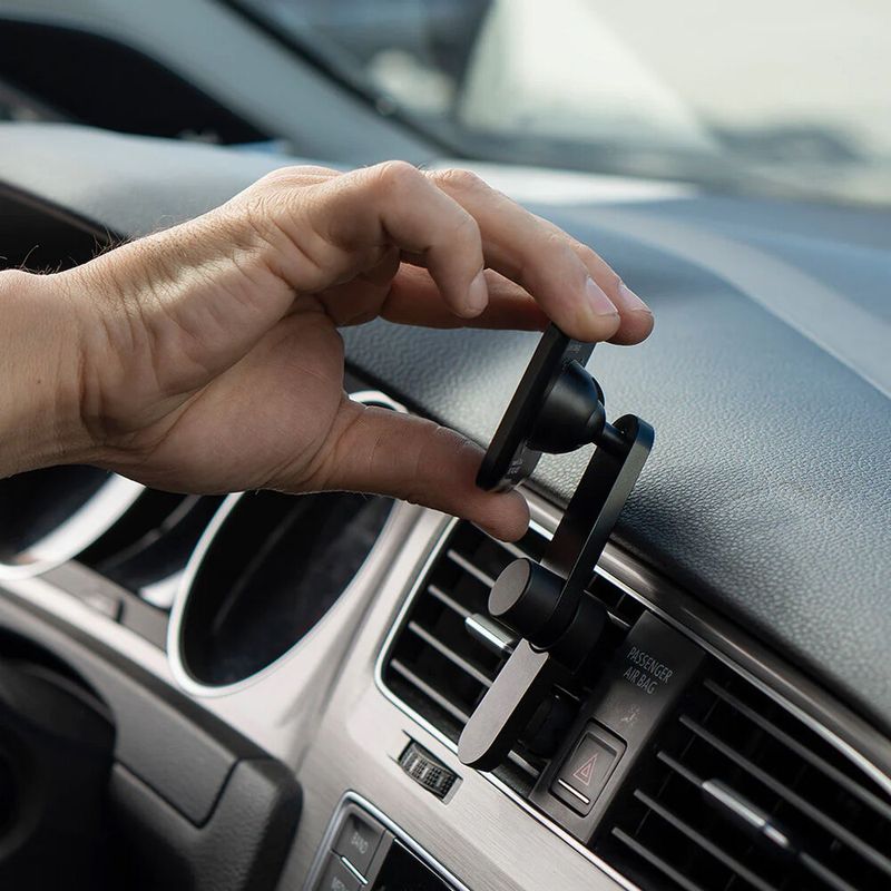 Peak-Design-Suport-Auto-pentru-Smartphone-cu-Incarcare-Wireless-Prindere-la-Sistemul-de-Ventilatie.7