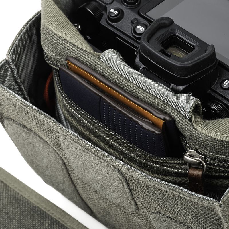 ThinkTankRetrospective4V20GeantaFotodeUmarPinestone