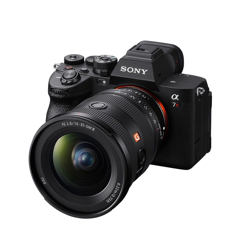 02.-SEL1635GM2-with-ILCE-7R-Product-Shot-Side-View-
