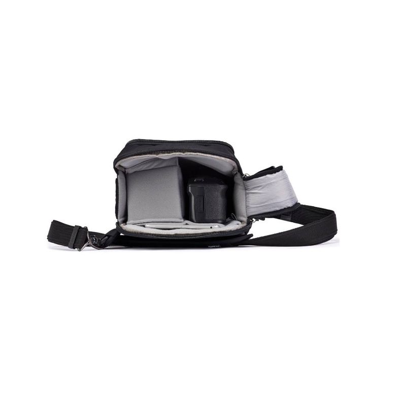 Pacsafe-Camsafe-LS-Crossbody-Advance-Black.3