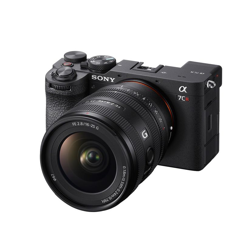 2.-SEL1625G-Lens-on-ILCE7CR-Product-Shot-Side-View-