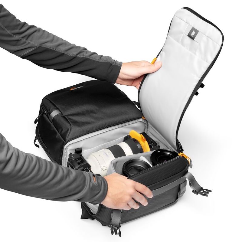 camera-backpack-lowepro-fastpack-bp-250-aw-iii-lp37333-pww-quickdoor-stage2-rgb