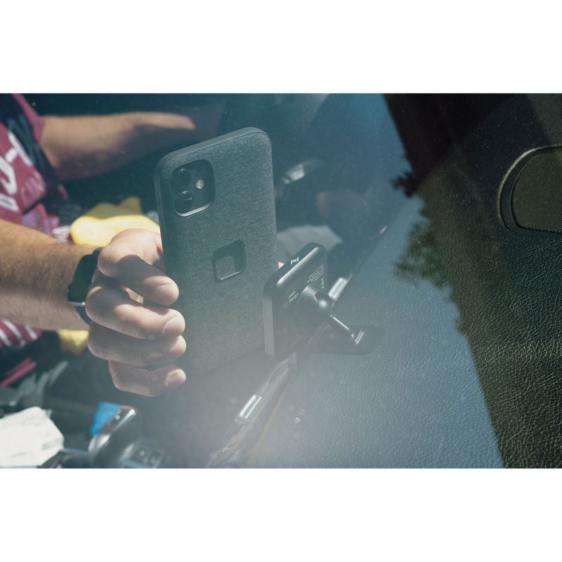 Peak-Design-Suport-Auto-cu-Montare-Adeziva-pentru-Telefon-cu-Incarcare-5