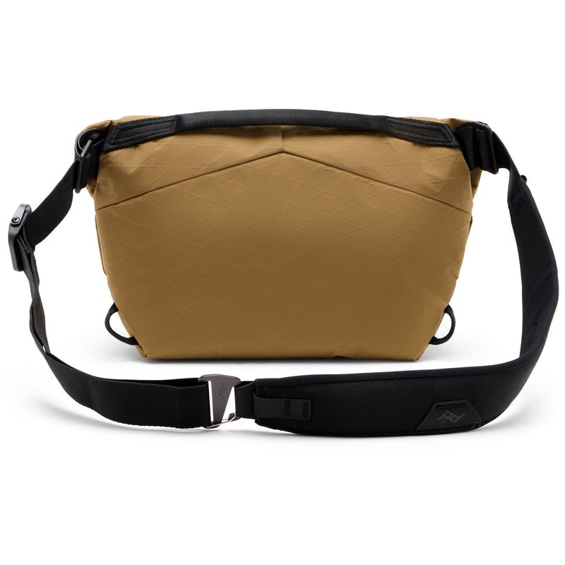 Peak-Design-Everyday-Sling-V2-3L-Geanta-Foto-Coyote.3