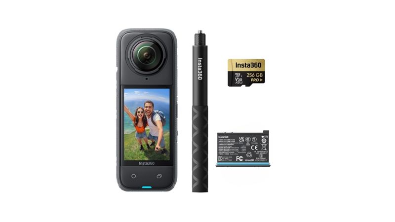 Insta360 X4 Adventure Bundle cu Selfie Stick Baterie si Card de