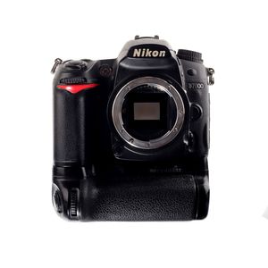 Nikon D7000 + grip Pixel SH-1025850