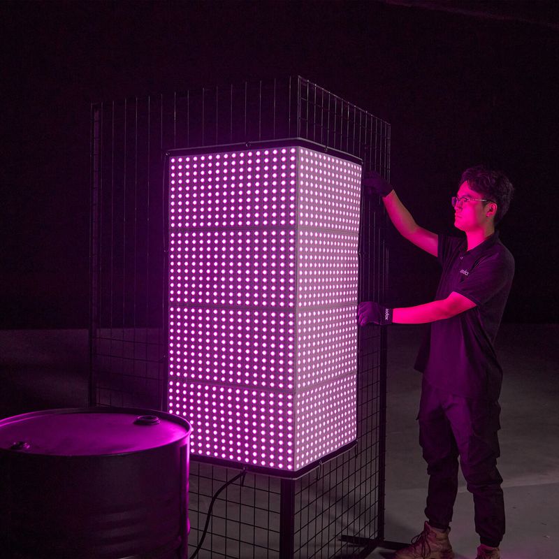 Godox-KNOWLED-F800R-Lampa-LED-RGB-Flexibila-120x120cm-IP54.3.jpg
