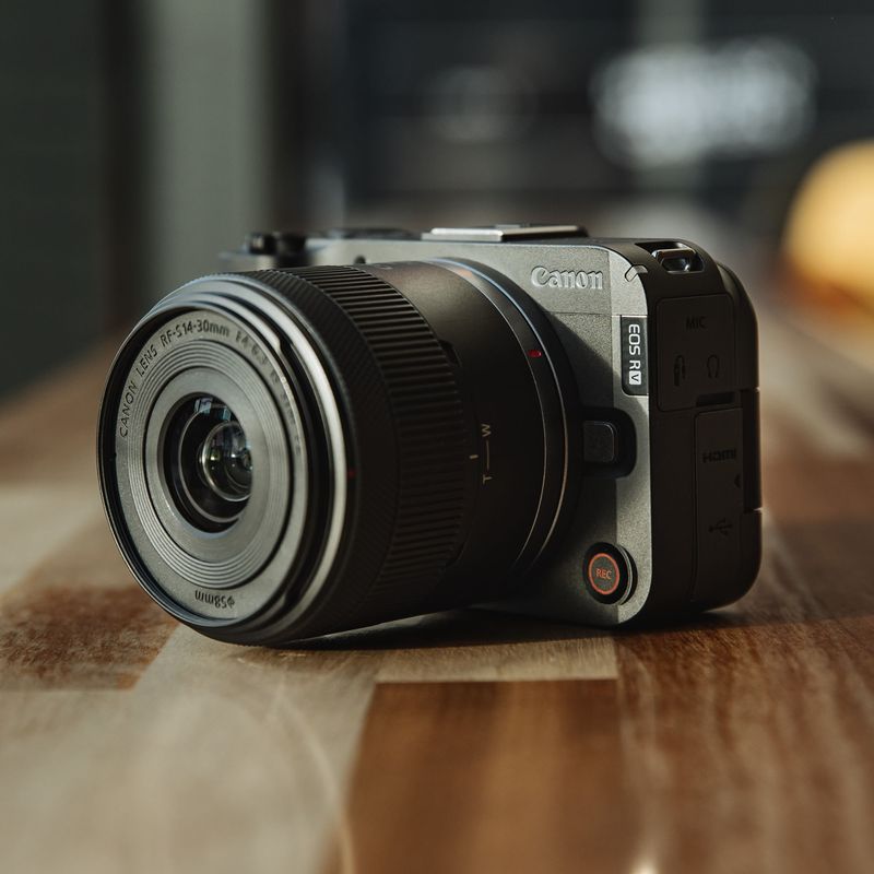 Canon-R50-V-Kit.jpg