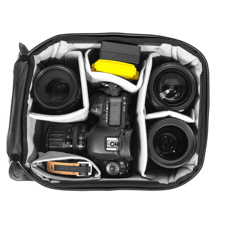 Peak-Design-Camera-Cube-V2-Geanta-Foto-Small-Medium-Negru.4.jpg