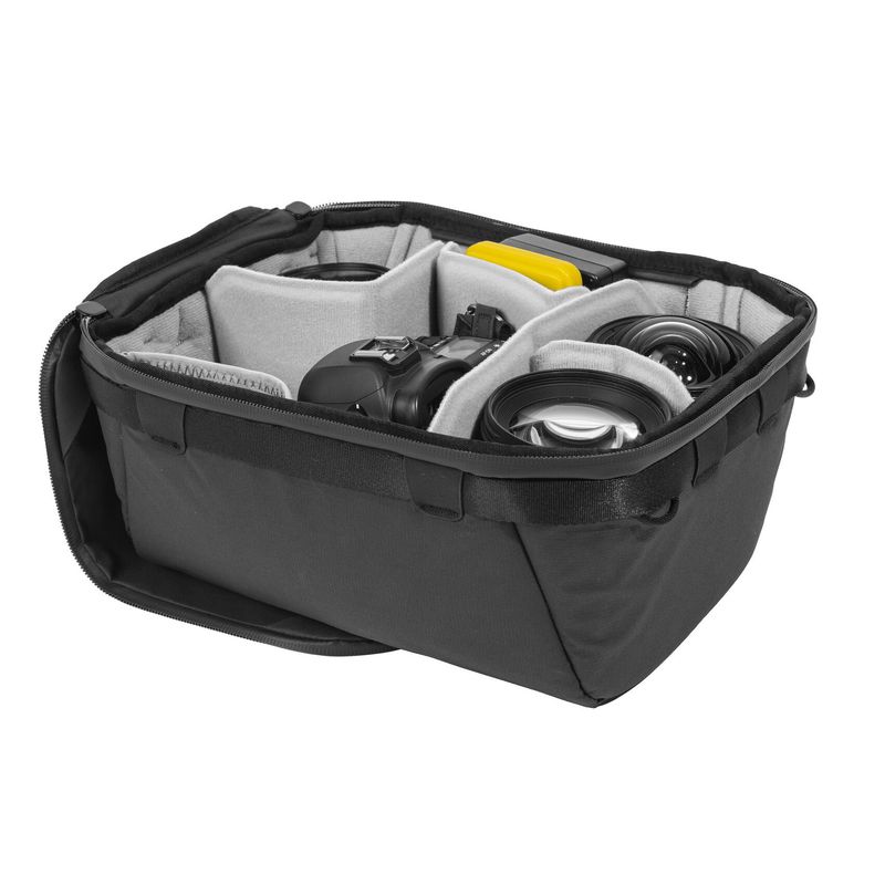 Peak-Design-Camera-Cube-V2-Geanta-Foto-Small-Medium-Negru.3.jpg