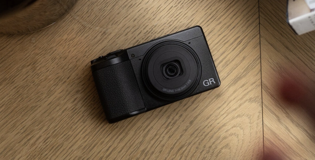 Ricoh GR IV HDF Aparat Foto Compact 28mm 25.7Mpx-F64.ro - F64.ro